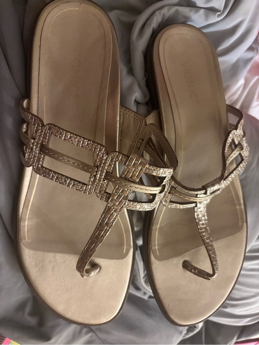Vionic Alvana Gold Leather Thong Sandals size 10